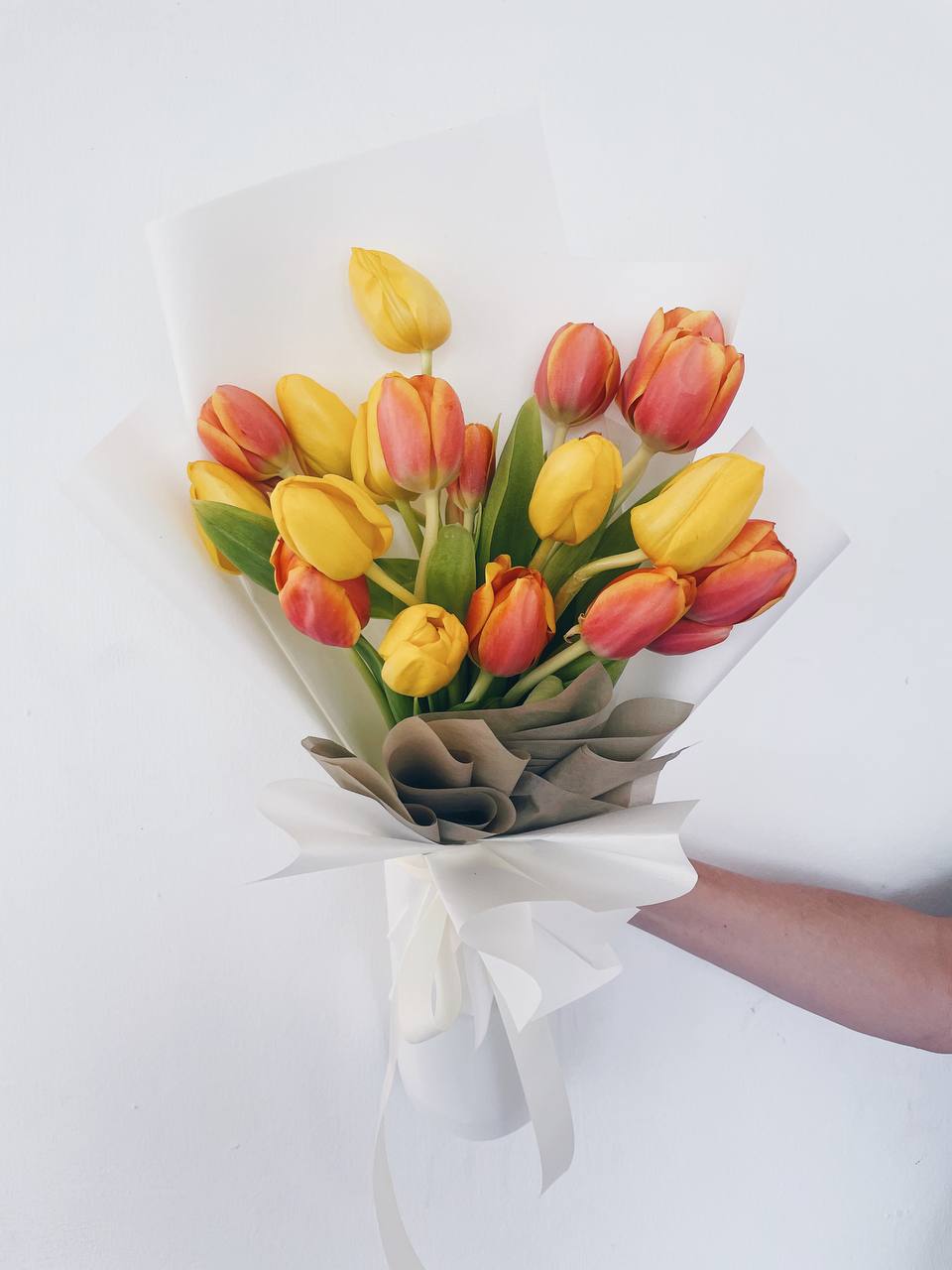 Chloe Tulips en masse Bouquet